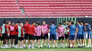 Los jugadores del Rayo Vallecano en el Red Bull Arena de Leipzig