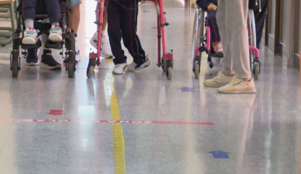 Alumnas que no pueden subir a sus clases en Canarias