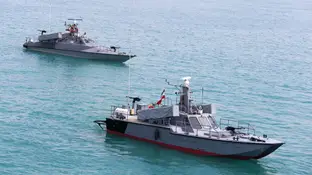 Irán cifra en 25 los buques que han cruzado el estrecho de Ormuz en las últimas 24 horas "con permiso" de Teherán (Foto de ARCHIVO) April 29, 2024, Persian Gulf, Bushehr, Iran: Two warships of the Islamic Revolutionary Guard Corps Navy (IRGCN) are sailing along the Persian Gulf during the IRGC marine parade to commemorate Persian Gulf National Day near the Bushehr nuclear power plant in the seaport city of Bushehr, Bushehr province, southern Iran. Iran celebrates the anniversary of the liberation of the country's south from Portuguese occupation in 1622 as 'Persian Gulf National Day' in Bushehr on April...