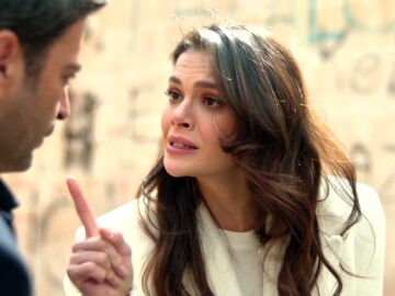 Alya rompe los papeles del divorcio tras la humillaci&oacute;n de Cihan: "&iquest;Esto no vale para nada?"
