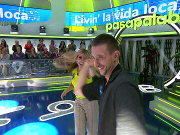 &iquest;David baila por primera vez en Pasapalabra? Natalia Rodr&iacute;guez le saca a La Pista al ritmo de Ricky Martin
