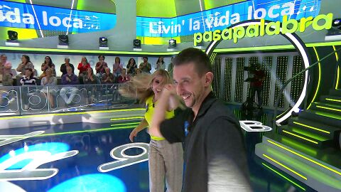 &iquest;David baila por primera vez en Pasapalabra? Natalia Rodr&iacute;guez le saca a La Pista al ritmo de Ricky Martin