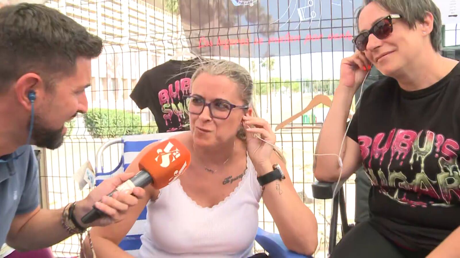 'Groupies' a los 40: hablamos con las fans de Alejandro Sanz que llevan acampando en Sevilla más de una semana
