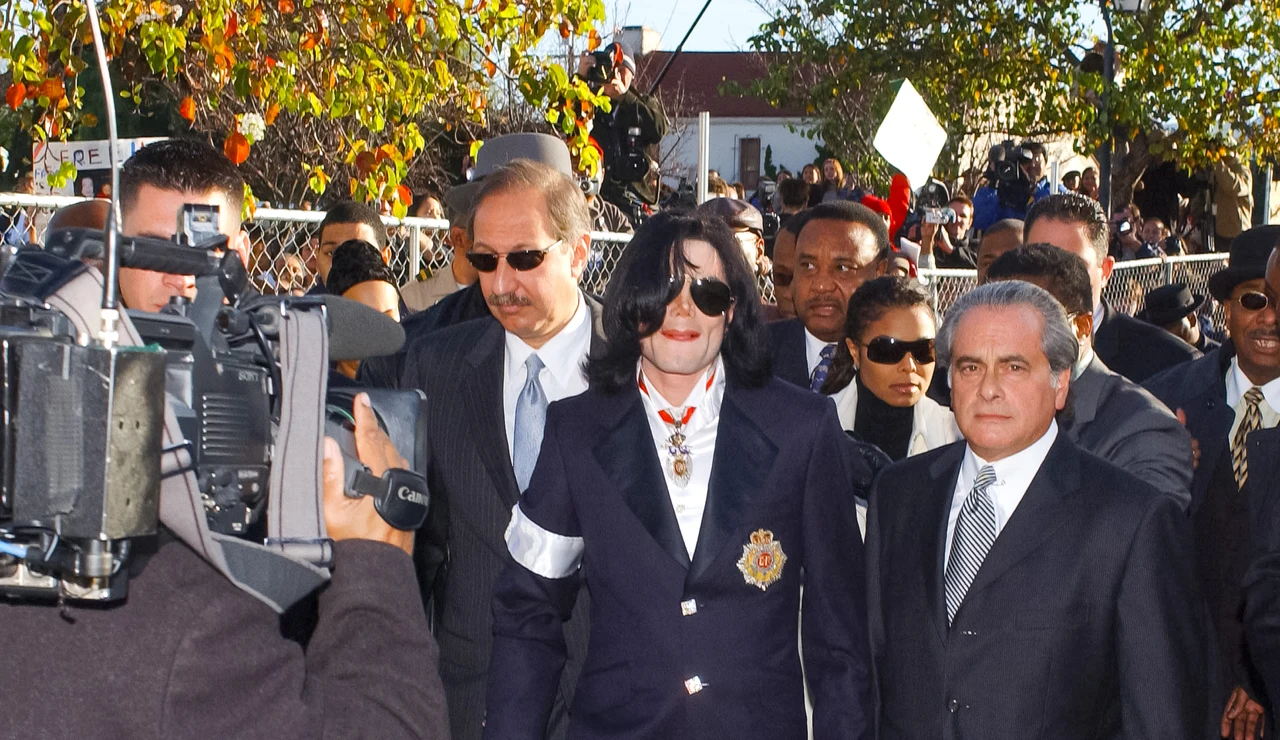 Michael Jackson, su hermana Janet y sus abogados Mark Geragos y Ben Brafman