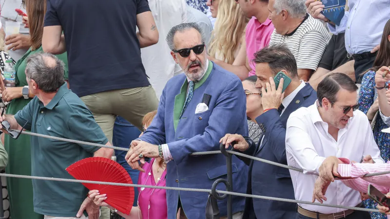 La infanta Elena y Jaime de Marichalar, el exmatrimonio, coinciden en la plaza de toros: sentados a escasos metros