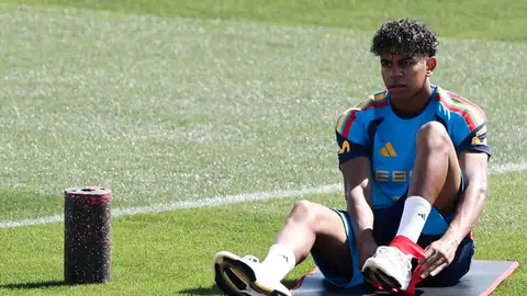 Lamine Yamal, durante el entrenamiento en la Ciudad del Fútbol en Las Rozas Lamine Yamal, durante el entrenamiento en la Ciudad del Fútbol en Las Rozas