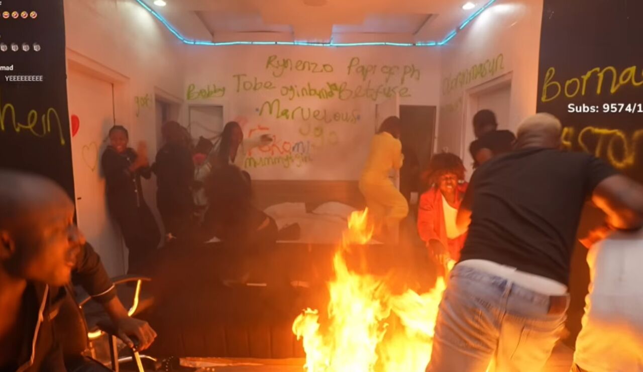 Imagen del momento en el que el set del streamer Carter Efe sale ardiendo