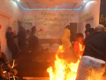 Imagen del momento en el que el set del streamer Carter Efe sale ardiendo Imagen del momento en el que el set del streamer Carter Efe sale ardiendo