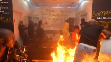 Imagen del momento en el que el set del streamer Carter Efe sale ardiendo