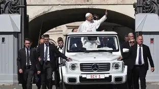 El papa León XIV en el papamóvil El papa León XIV en el papamóvil