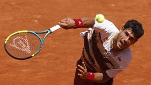 El tenista paraguayo Daniel Vallejo en Roland Garros 