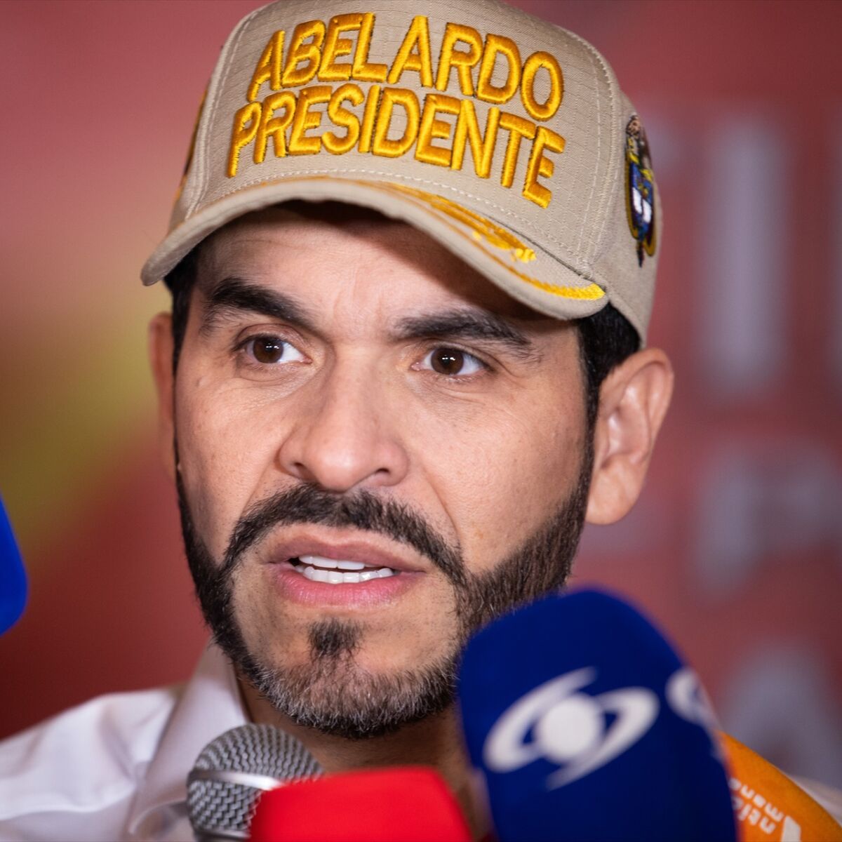 El ultraderechista De la Espriella gana la primera vuelta de ...