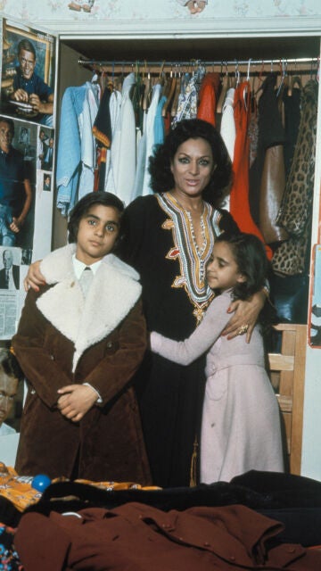 Lola Flores junto a sus hijos Antonio y Rosario
