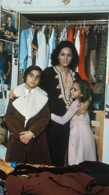 Lola Flores junto a sus hijos Antonio y Rosario Lola Flores junto a sus hijos Antonio y Rosario