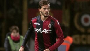 Marios Ikonomou vistiendo la camiseta del Bolonia