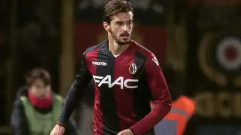 Marios Ikonomou vistiendo la camiseta del Bolonia Marios Ikonomou vistiendo la camiseta del Bolonia