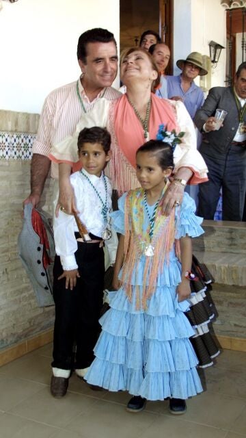 Ortega Cano, Rocío Jurado y sus hijos José Fernando y Gloria Camila 