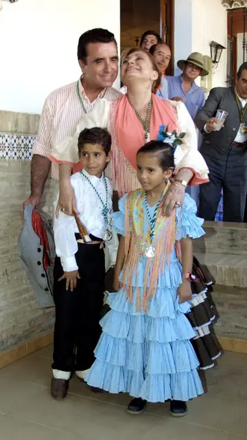 Ortega Cano, Rocío Jurado y sus hijos José Fernando y Gloria Camila Ortega Cano, Rocío Jurado y sus hijos José Fernando y Gloria Camila