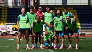 Los futbolistas de la selección española durante un entrenamiento este lunes en Las Rozas