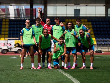 Los futbolistas de la selecci&oacute;n espa&ntilde;ola durante un entrenamiento este lunes en Las Rozas 