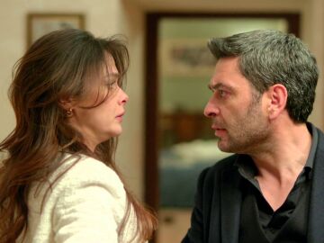 La tensi&oacute;n explota entre Alya y Cihan: gritos, cristales rotos y Sadakat en shock