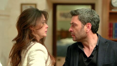 La tensi&oacute;n explota entre Alya y Cihan: gritos, cristales rotos y Sadakat en shock