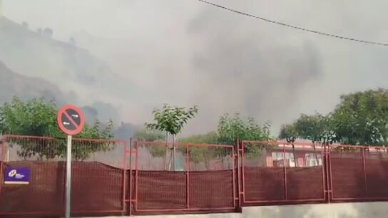 El incendio en Murcia se acerca peligrosamente a un colegio