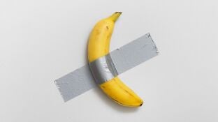 Imagen de la obra 'Comedian' de Maurizio Cattelan