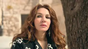 Zerrin confiesa su secreto a Nare y le suplica que no hable con Sahin: "No nos queda otra opción"