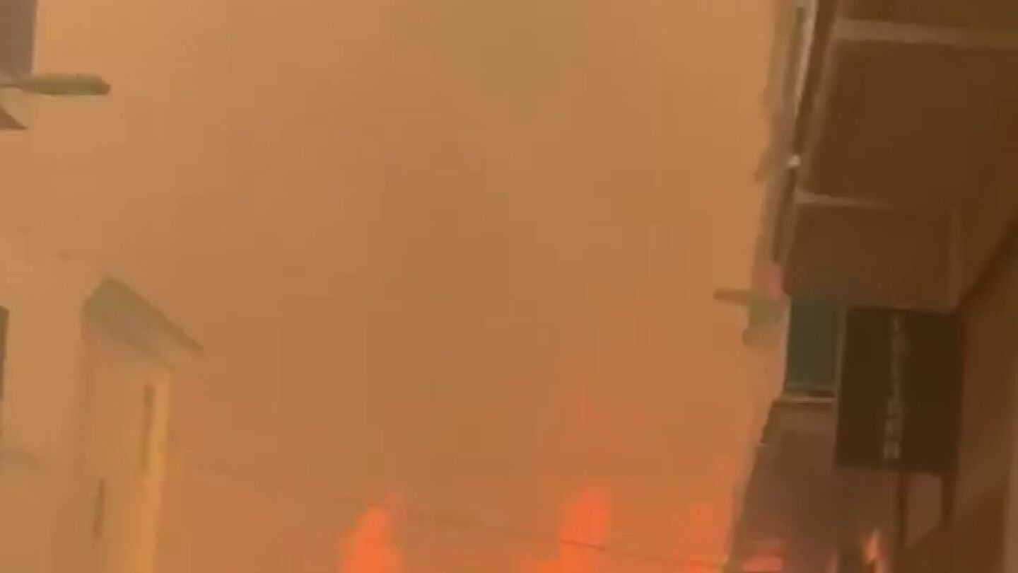 Miedo entre los vecinos tras llegar el fuego a sus casas