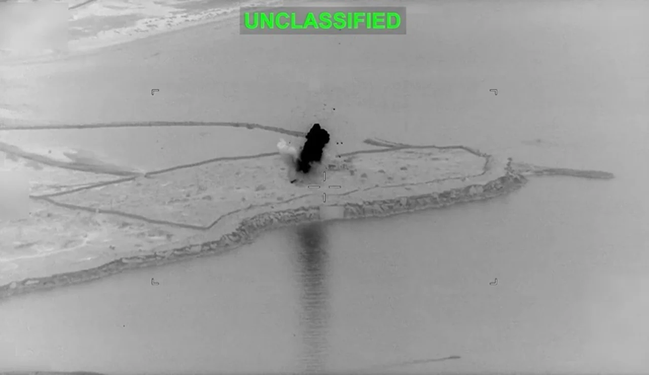 EEUU ataca radares en la costa de Irán tras destruir varios drones y misiles