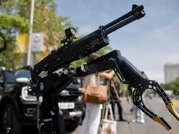 Vista de un arma de la Policía Nacional que formarán parte del dispositivo de seguridad con motivo de la visita del Papa León XIV Vista de un arma de la Policía Nacional que formarán parte del dispositivo de seguridad con motivo de la visita del Papa León XIV