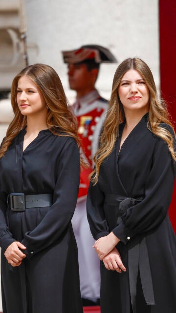 La princesa Leonor y la infanta Sofía antes de recibir al Papa en el Palacio Real de Madrid
