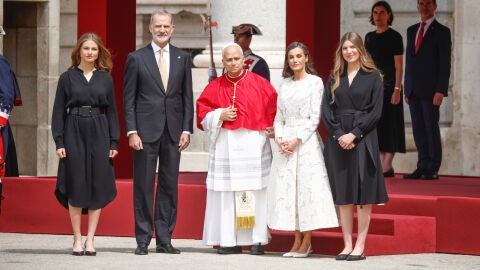 La Familia Real junto a León XIV en el Palacio Real de Madrid