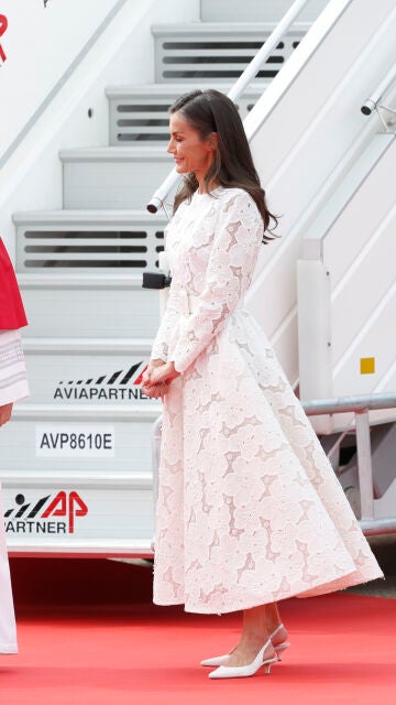 El vestido de la reina Letizia con el que ha recibido al Papa a Madrid