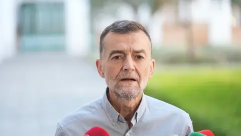 Maíllo informa sobre la posición de Por Andalucía frente a la constitución del Parlamento andaluz Imagen del coordinador federal de IU y diputado electo de Por Andalucía en el Parlamento andaluz, Antonio Maíllo, en una atención a medios en la que ha actualizado la posición de Por Andalucía frente a la constitución del Parlamento andaluz. A 5 de junio de 2026, en Sevilla (Andalucía, España). Maíllo ha criticado la "falta de diálogo" de la Junta de Andalucía y ha pedido al PSOE que "asuma responsabilidades" por el caso Leire. 05 JUNIO 2026 María José López / Europa Press 05/06/2026