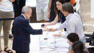 Florentino P&eacute;rez vota en las primeras elecciones del Real Madrid en 20 a&ntilde;os