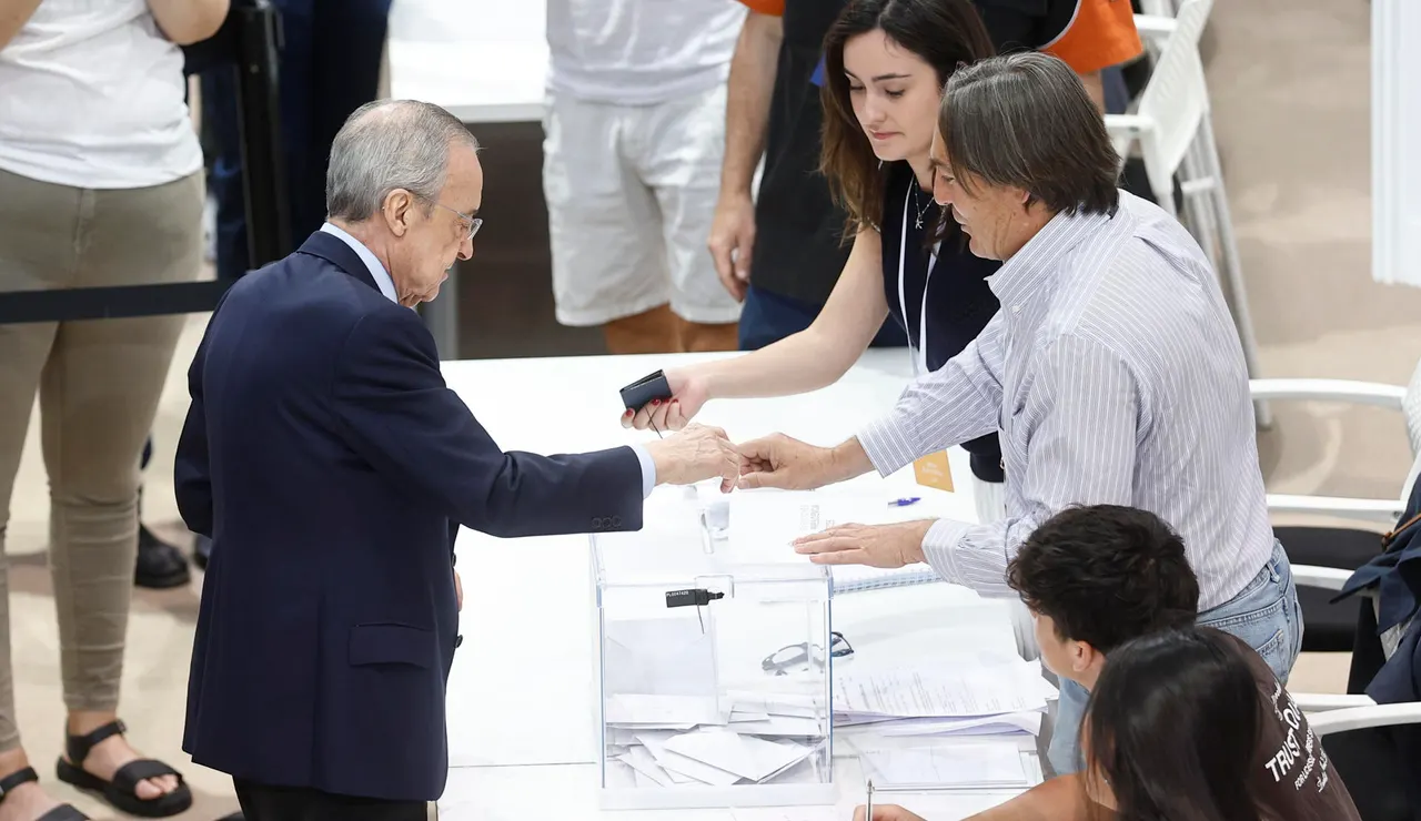 Florentino Pérez vota en las primeras elecciones del Real Madrid en 20 años