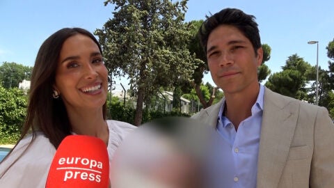 María Pombo y Pablo Castellano en el bautizo de su hija
