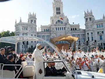 El papa León XIV llega a Cibeles El papa León XIV llega a Cibeles