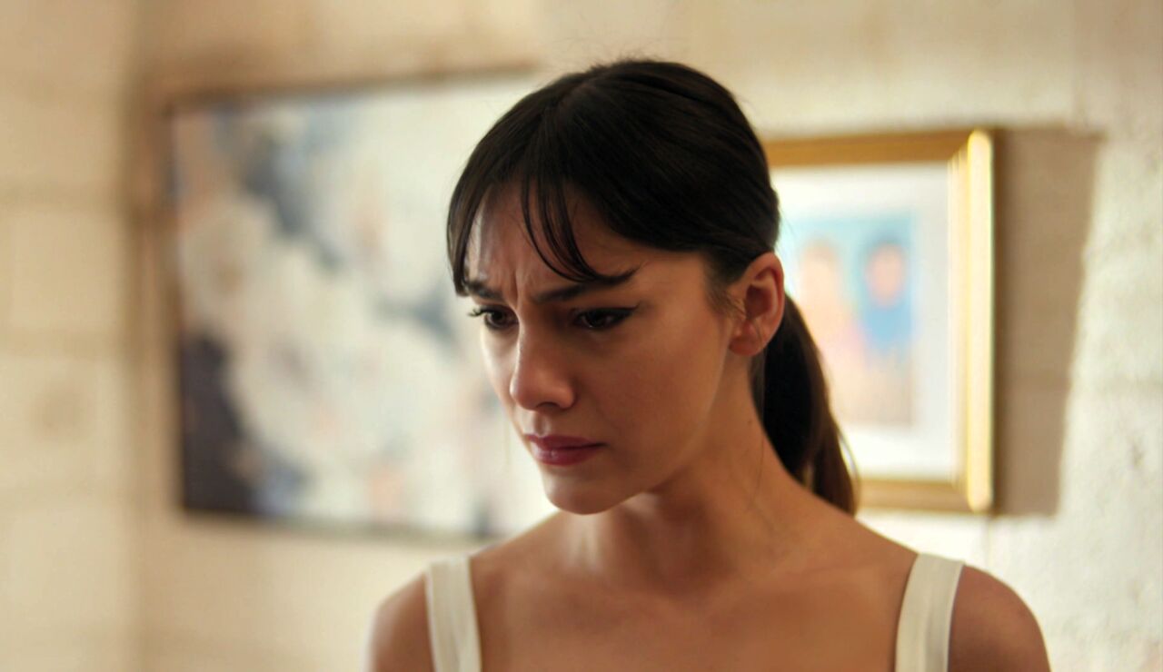 Zerrin se prepara para casarse con Demir