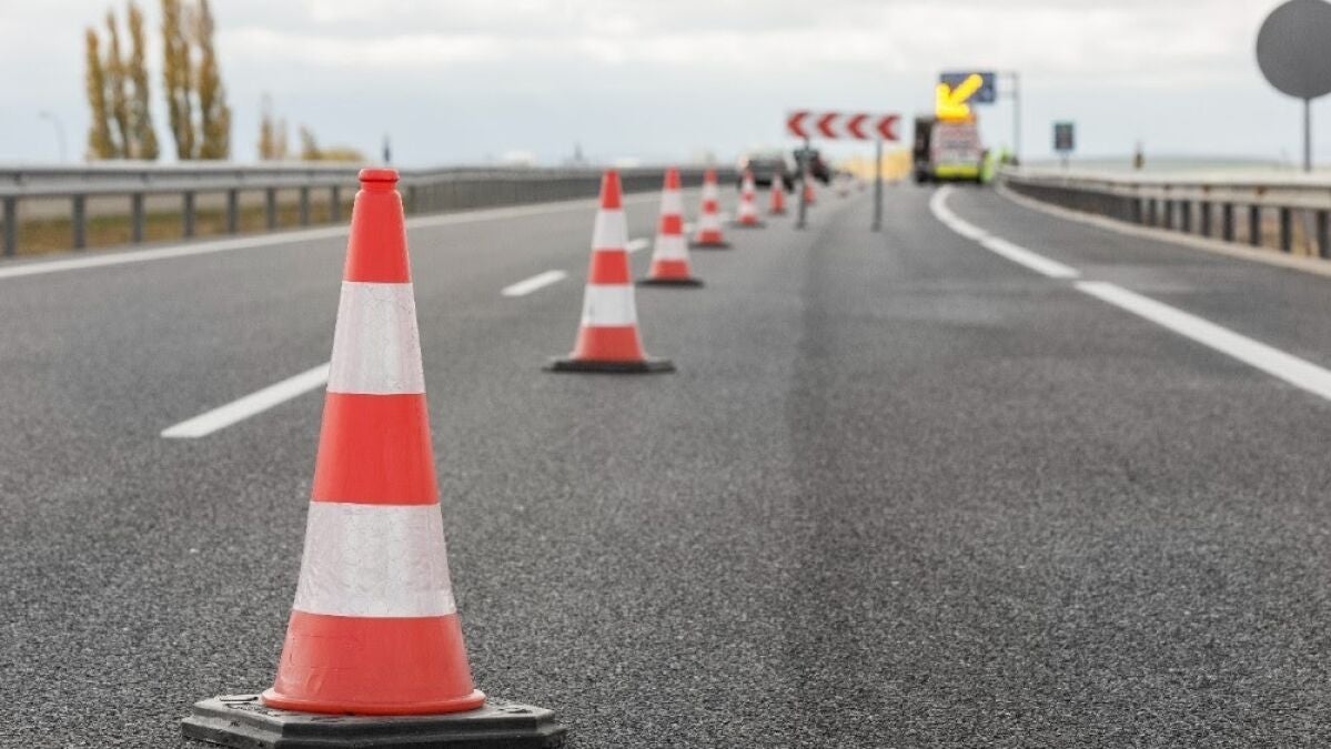 La DGT da luz verde a los conos conectados para reforzar la 