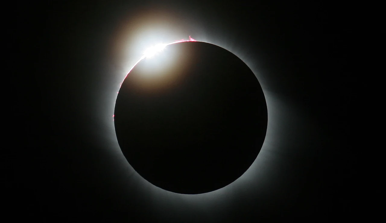 Perlas de Baily durante un eclipse solar