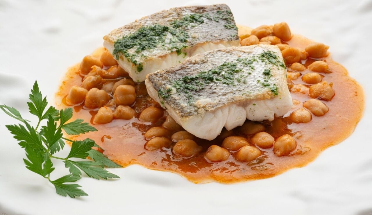 Merluza con garbanzos