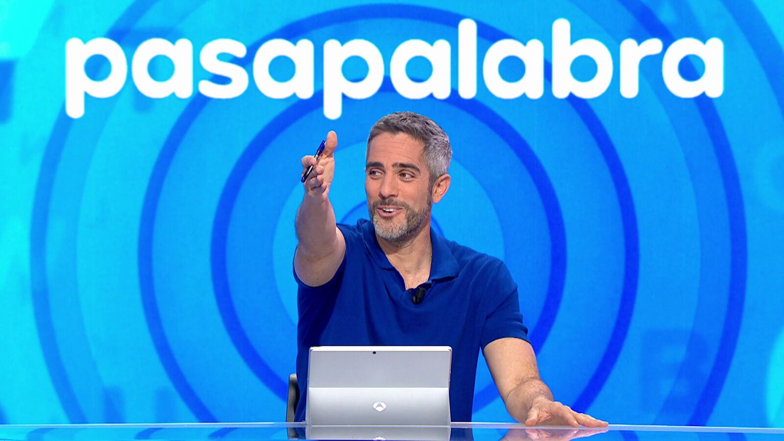 “Estáis buenos los dos…”: Roberto Leal, desesperado con un clasicazo en La Pista