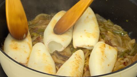 Pásalos a la fritada de cebolla y pimiento