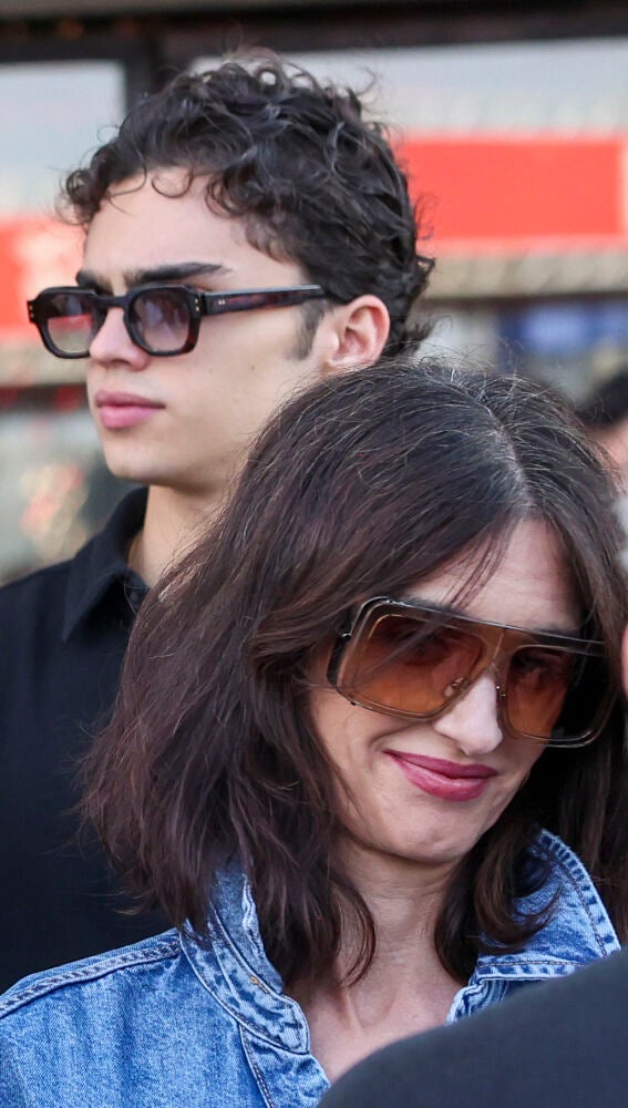 Paz Vega y su hijo Orson de camino al concierto de Bad Bunny en Madrid