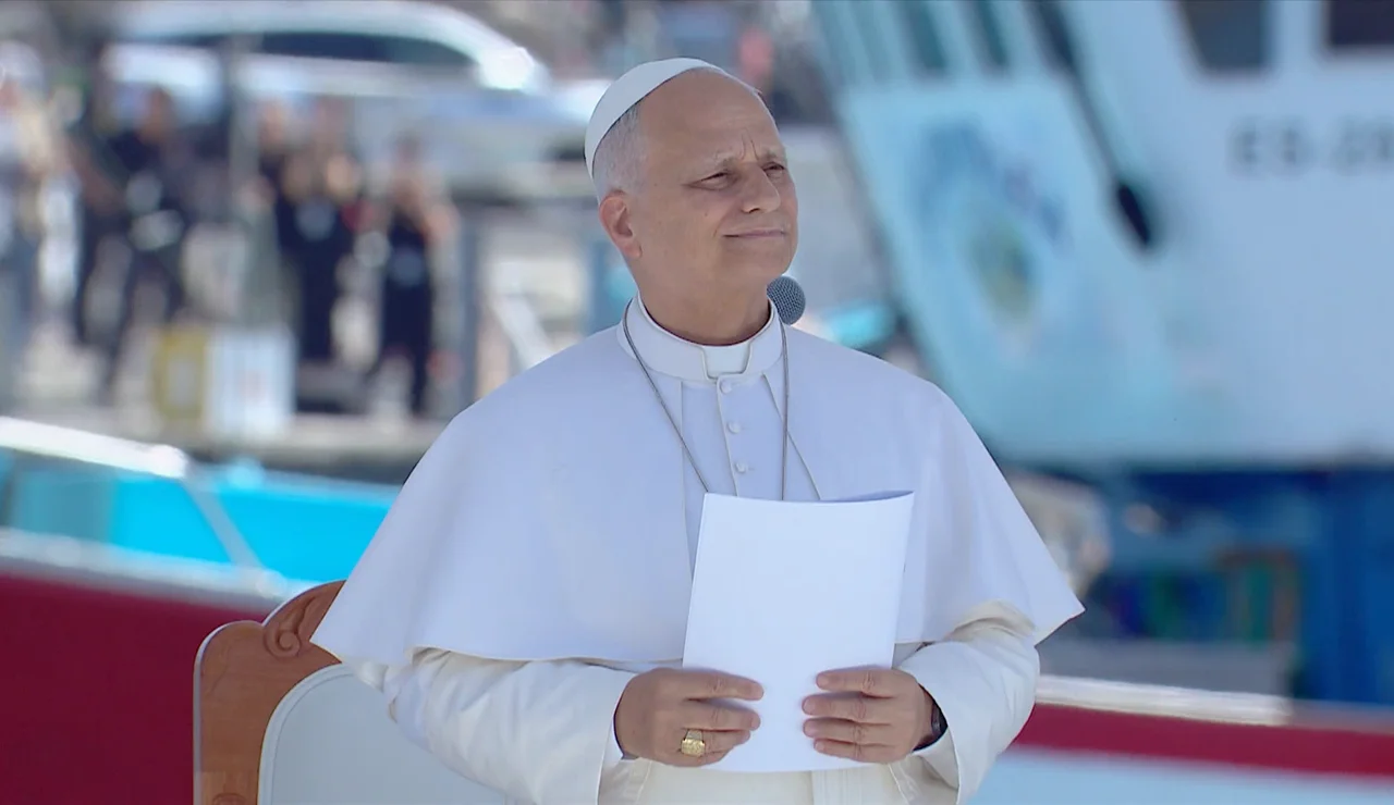 El papa León XIV en el puerto de Arguineguín.