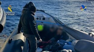 Imagen de la Guardia Civil en Punta Umbr&iacute;a 
