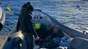 Imagen de la Guardia Civil en Punta Umbr&iacute;a 
